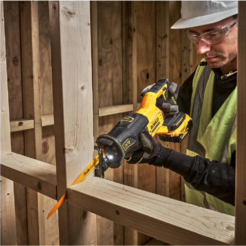 Πριόνι σπαθί DeWALT μπαταρίας χωρίς μπαταρία και φορτιστή, 18 V, 0-3200 διαδρομές/λεπτό, 28.6 χιλ., DCS382N