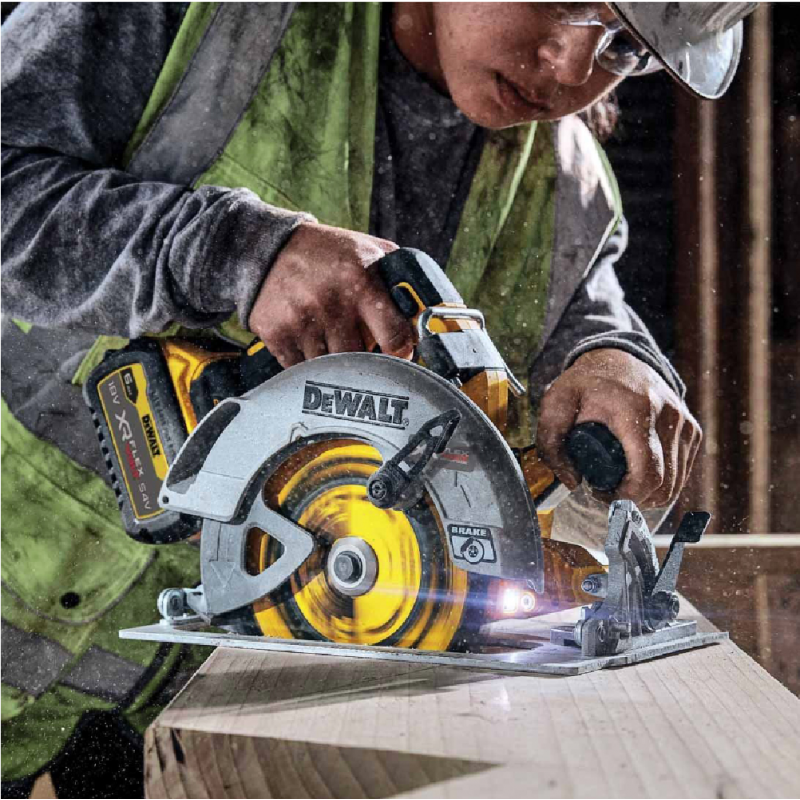 Συναρμολογούμενο δισκοπρίονο χειρός DeWALT με 1 μπαταρία και φορτιστή, 18 V, 6 Ah, Ø190 mm, 5500 rpm, 57°, DCS573T1