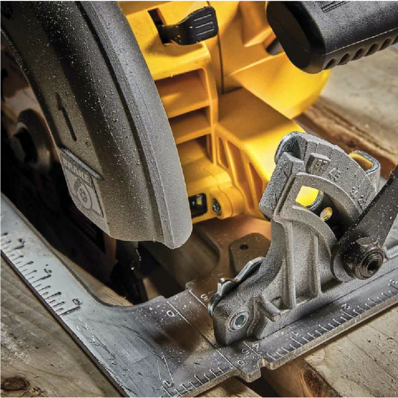 Συναρμολογούμενο δισκοπρίονο χειρός DeWALT με 1 μπαταρία και φορτιστή, 18 V, 6 Ah, Ø190 mm, 5500 rpm, 57°, DCS573T1