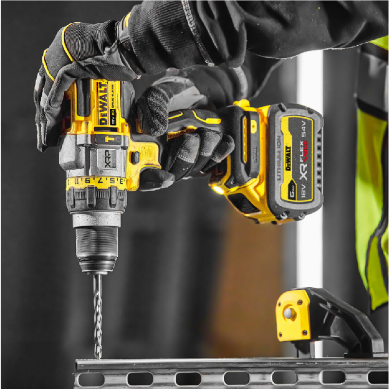 Κρουστικό δράπανο μπαταρίας  DeWALT με 1 μπαταρία και φορτιστή, 18 V, 6 Ah, 112 Nm, 0-500/1500/2250 rpm, 1,5-13 mm, DCD999T1
