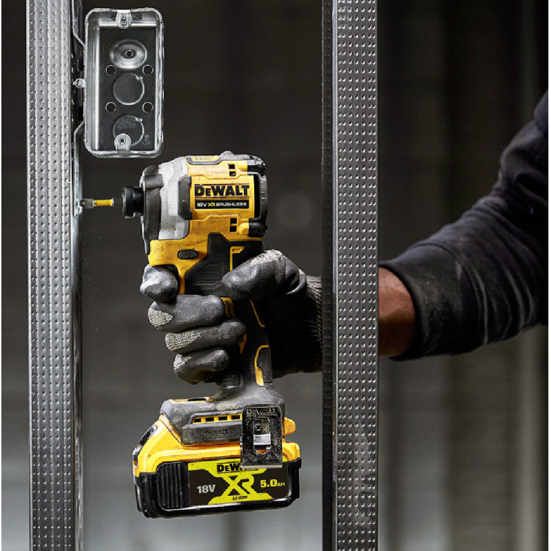 Παλμικό κρουστικό κατσαβίδι μπαταρίας DeWALT χωρίς ψήκτρες, χωρίς μπαταρία και φορτιστή, 18V, 206.2 Nm, εξάγωνο, 1/4", DCF850NT