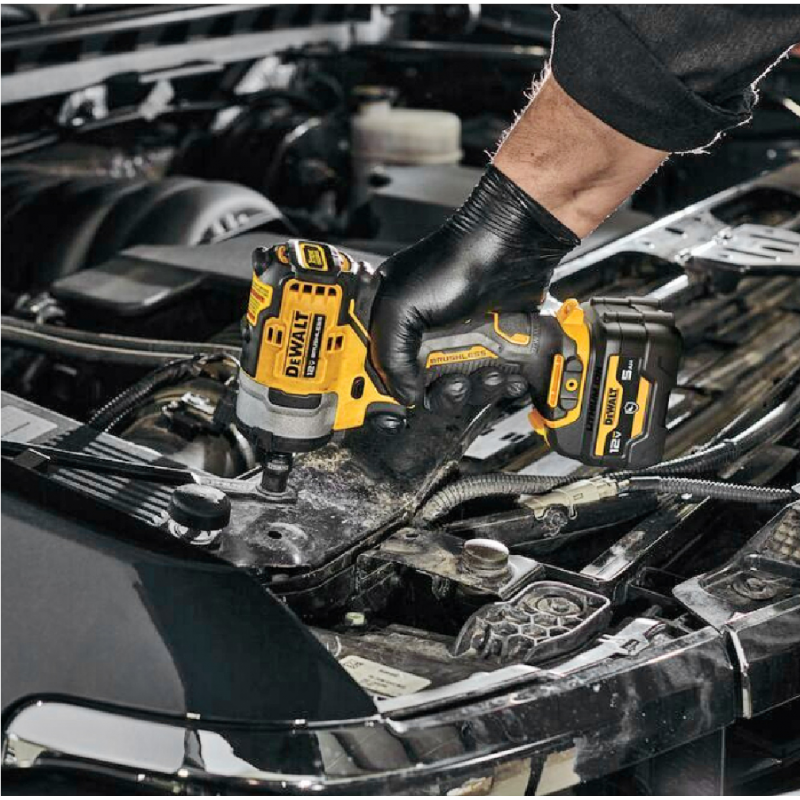 Κρουστικό κατσαβίδι μπαταρίας DeWALT με κινητήρα χωρίς ψήκτρες με 1 μπαταρία και φορτιστή, 12 V, 5 Ah, 340 Nm, τετράγωνο, 1/2