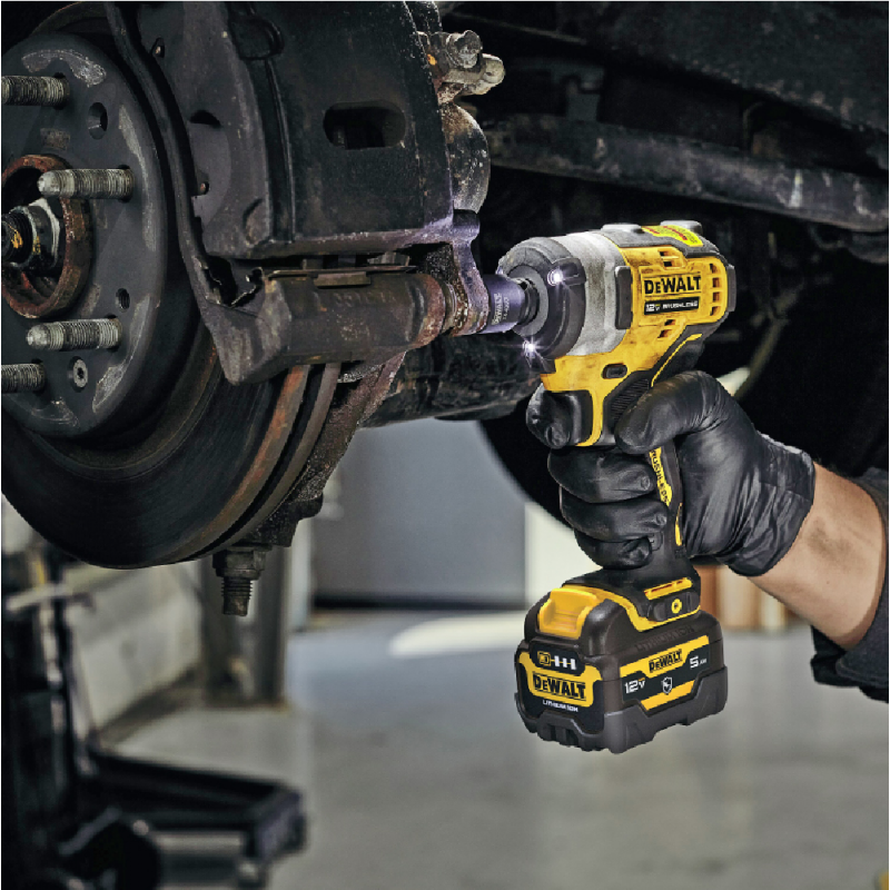 Μπουλονόκλειδο μπαταρίας DeWALT με κινητήρα χωρίς ψήκτρες, με 1 μπαταρία και φορτιστή, 12 V, 5 Ah, 339 Nm, τετράγωνο, 3/8