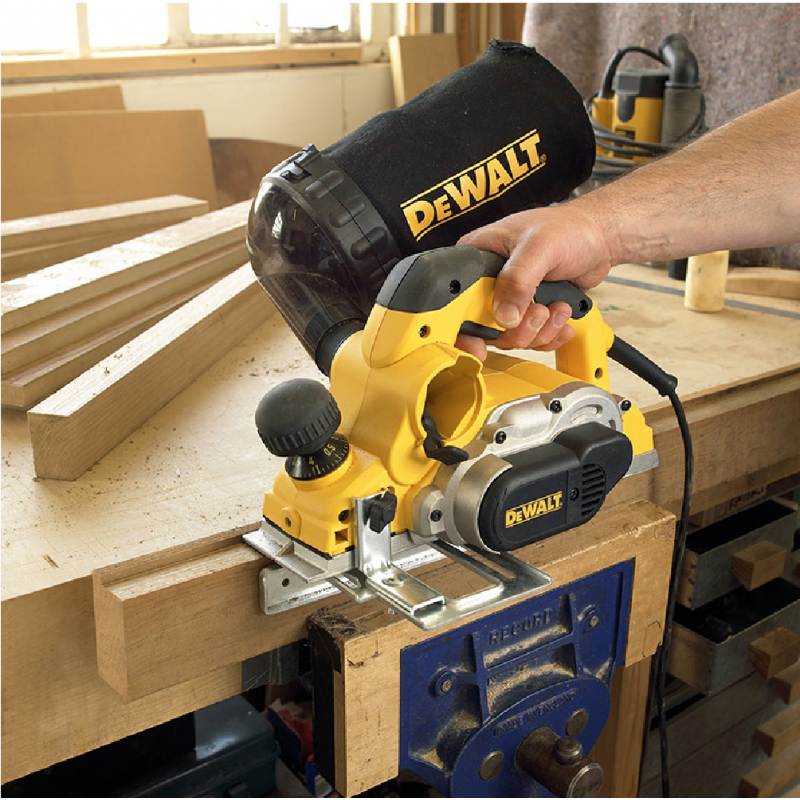 Ηλεκτρικό πλανητικό DeWALT 1050 W, 82 mm, 0-4 mm, D26500K
